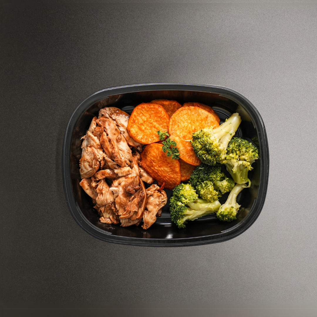 Women's Weight Loss - BBQ Shredded Chicken Fillet, Roasted Paprika Sweet Potato and Broccoli